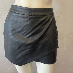 New women’s leather skort size 27